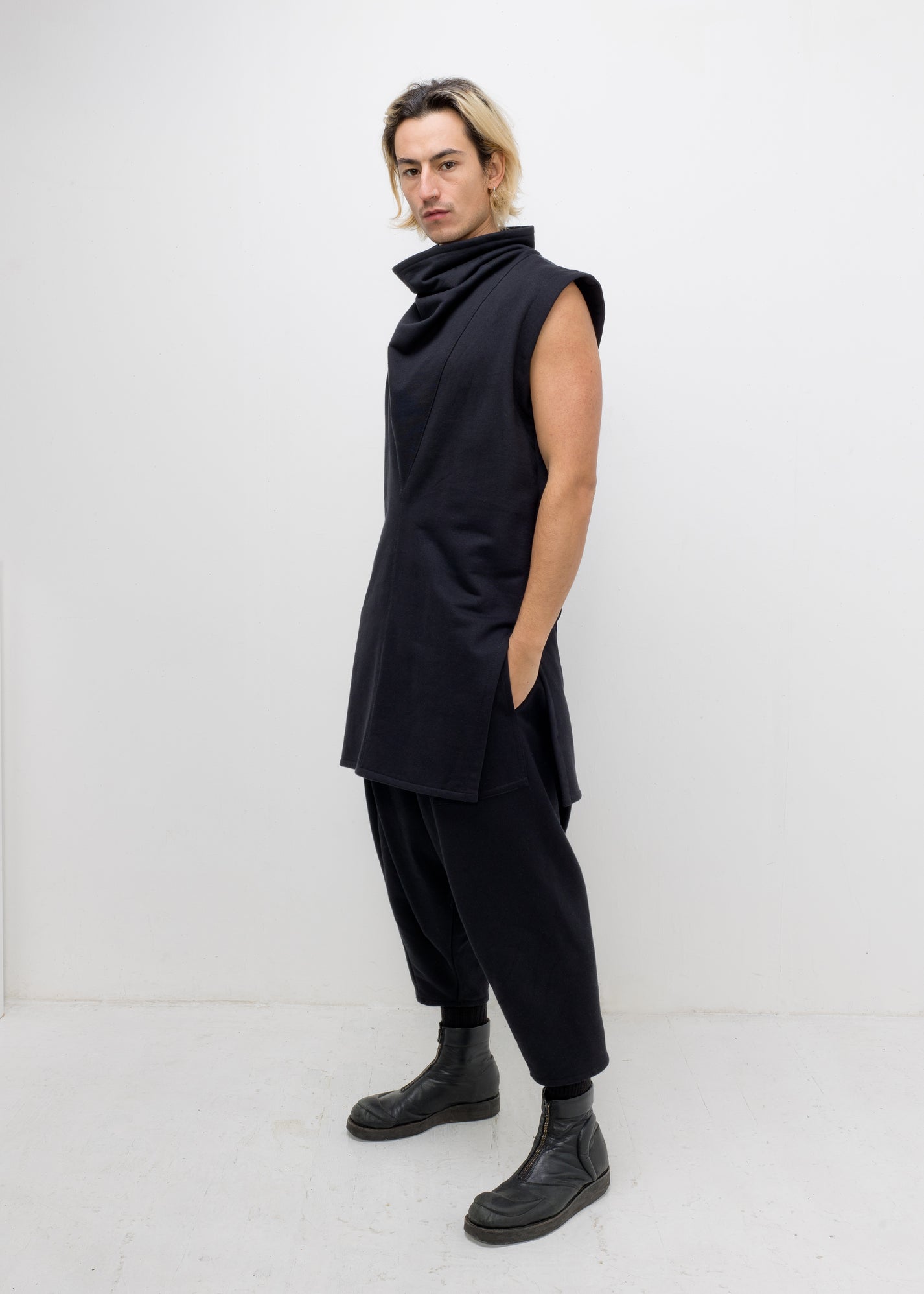 FUNNEL NECK JUMPER VEST