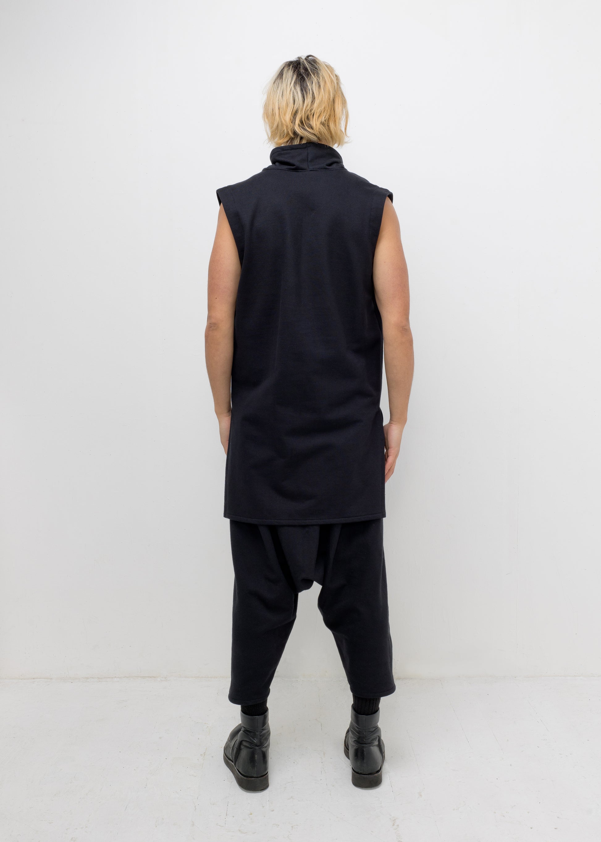 FUNNEL NECK JUMPER VEST