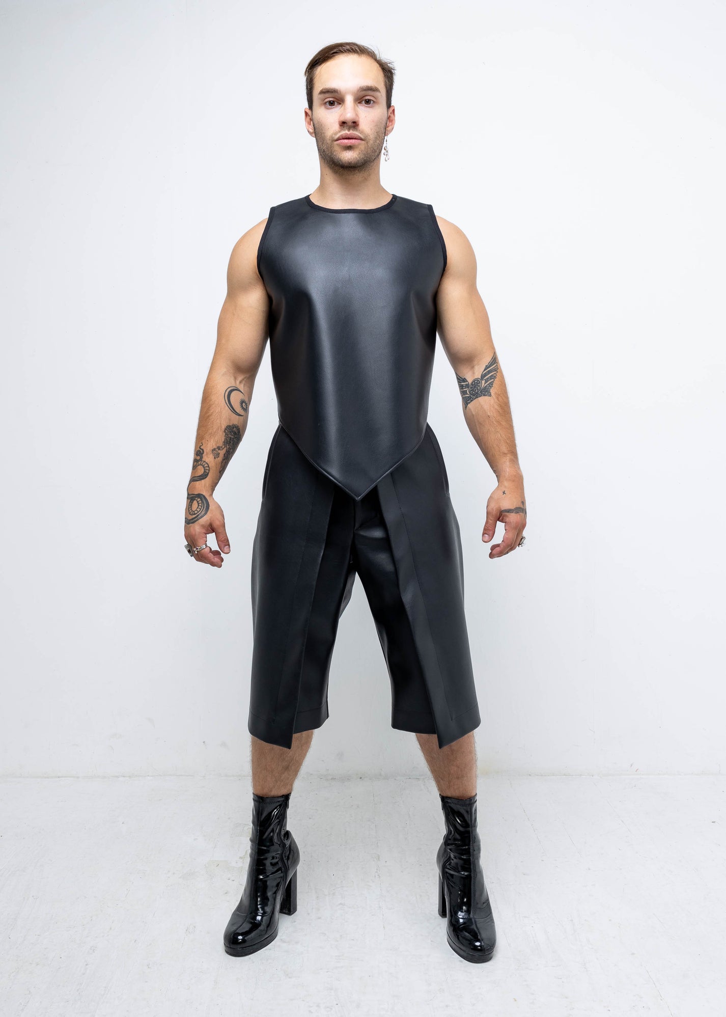 SINGLE PEAK VEST