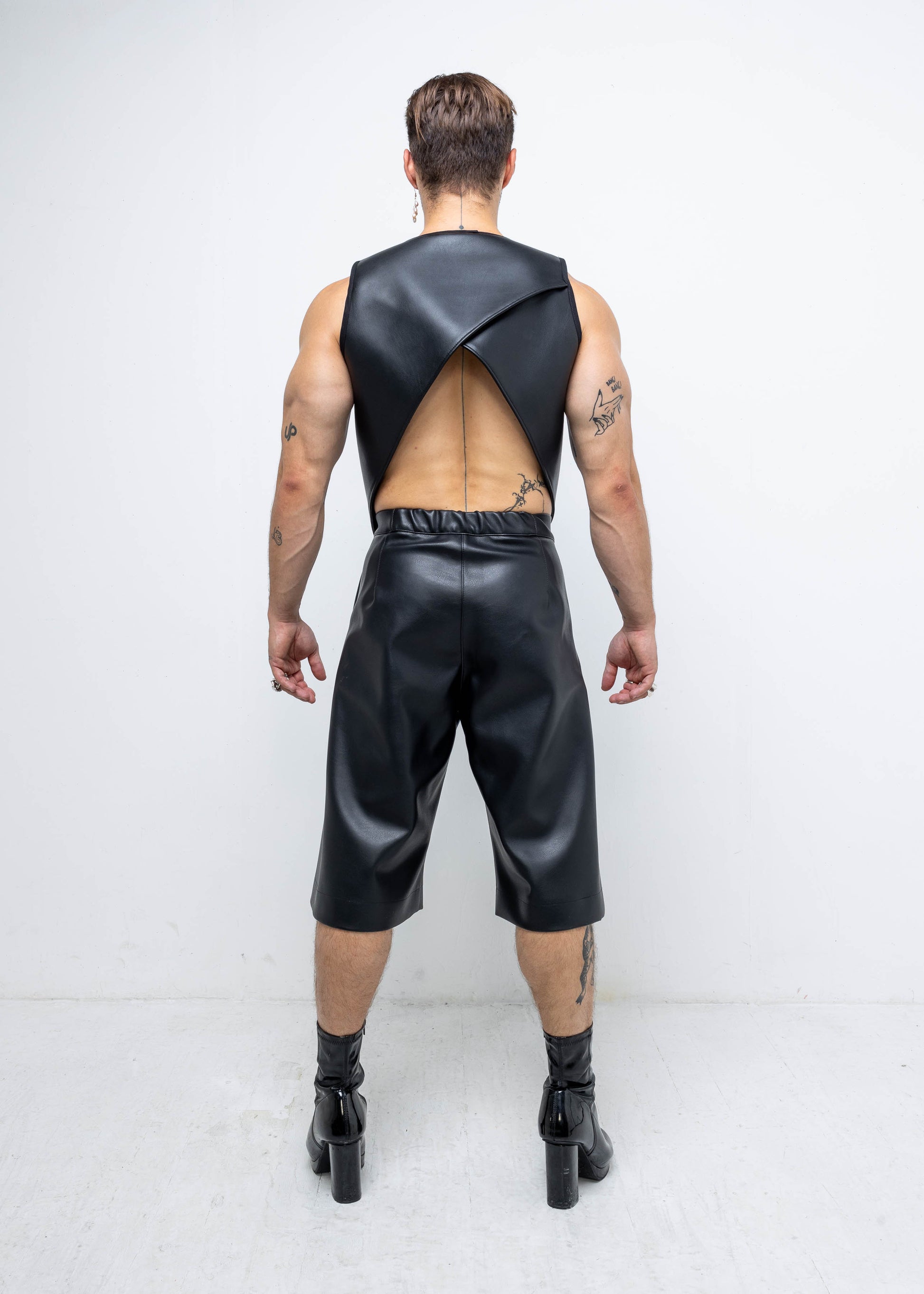 SINGLE PEAK VEST
